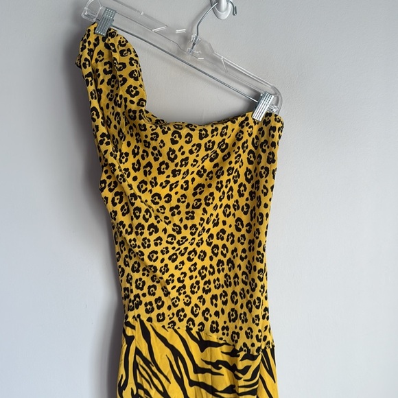 Moschino silk Yellow Animal-Print One-Shoulder Maxi Dress 10 - Picture 6 of 16